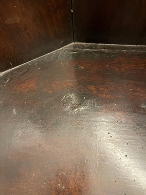 Lot 356 - A walnut 'sedile a pozzetto' chair