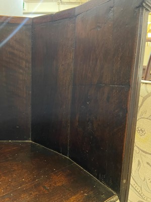 Lot 356 - A walnut 'sedile a pozzetto' chair