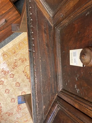 Lot 356 - A walnut 'sedile a pozzetto' chair