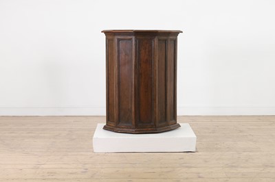 Lot 356 - A walnut 'sedile a pozzetto' chair