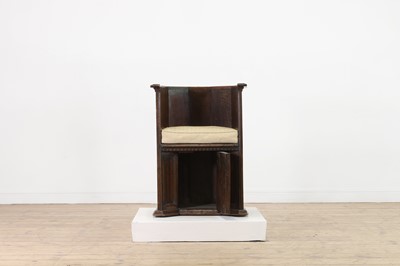 Lot 356 - A walnut 'sedile a pozzetto' chair