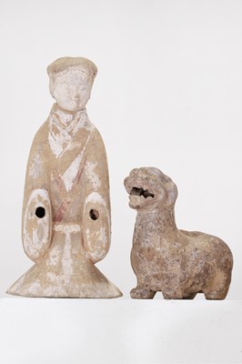 Lot 358 - A group of Chinese pottery items
