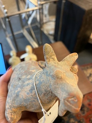 Lot 357 - A group of Chinese pottery items