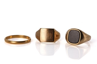 Lot 172 - A 22ct gold wedding ring and two 9ct signet rings