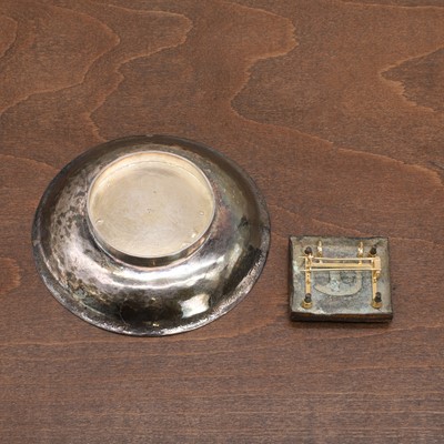 Lot 125 - A Chinese silver-gilt saucer