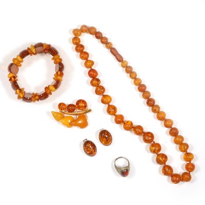 Lot 220 - A group of amber jewellery