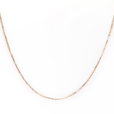 Lot 251 - An Italian 9ct gold box link chain