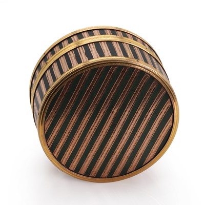 Lot 277 - A French bi-coloured gold mounted tortoiseshell box, c.1790