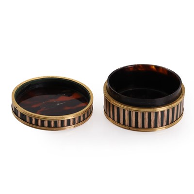 Lot 277 - A French bi-coloured gold mounted tortoiseshell box, c.1790