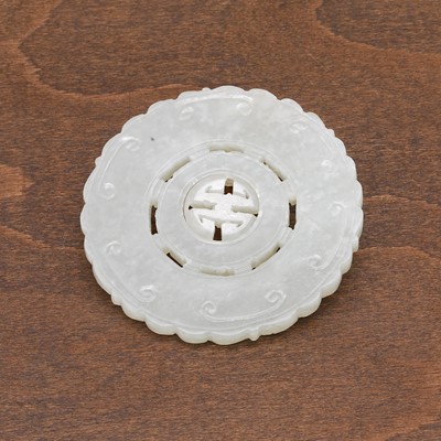 Lot 109 - A Chinese jade pendant