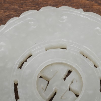 Lot 109 - A Chinese jade pendant