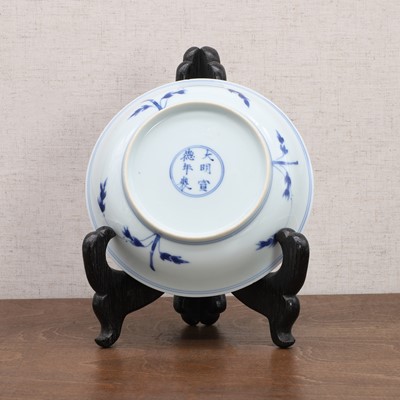 Lot 38 - A Chinese blue and white saucer