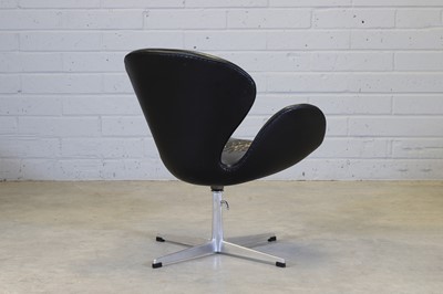 Lot 257 - A 'Swan' lounge chair