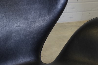 Lot 257 - A 'Swan' lounge chair