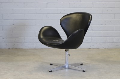 Lot 257 - A 'Swan' lounge chair