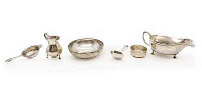 Lot 16 - A collection of silver items