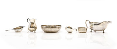 Lot 16 - A collection of silver items