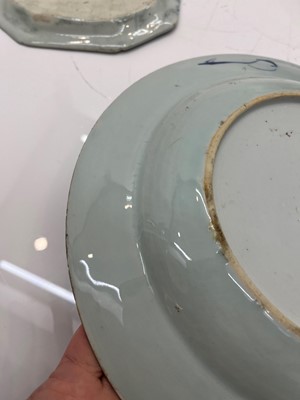 Lot 70 - A Chinese blue and white porcelain plate