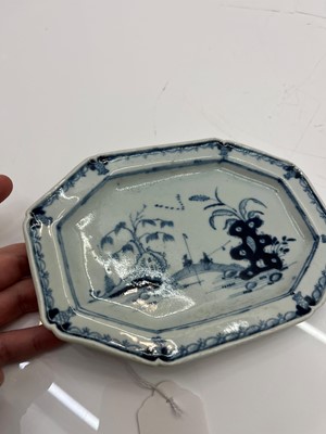 Lot 70 - A Chinese blue and white porcelain plate