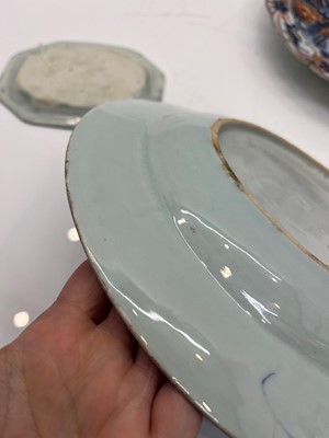 Lot 70 - A Chinese blue and white porcelain plate