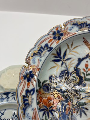 Lot 70 - A Chinese blue and white porcelain plate