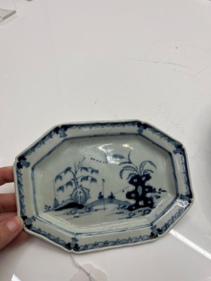 Lot 70 - A Chinese blue and white porcelain plate