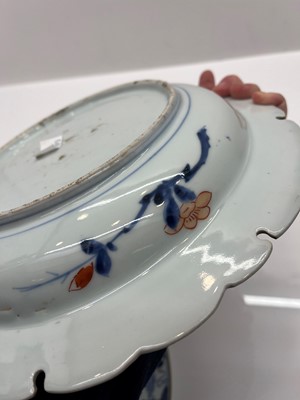 Lot 70 - A Chinese blue and white porcelain plate