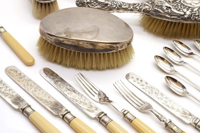Lot 54 - A collection of silver items