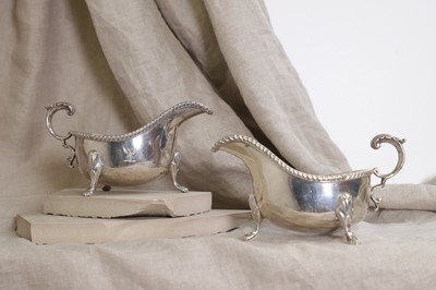 Lot 499 - A pair of silver sauce boats