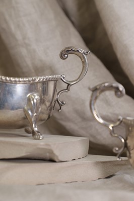 Lot 499 - A pair of silver sauce boats