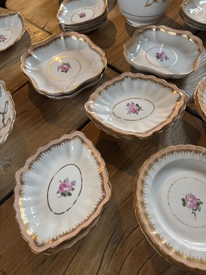 Lot 100 - A Derby composite dessert service