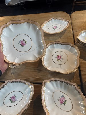 Lot 100 - A Derby composite dessert service