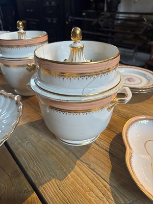 Lot 100 - A Derby composite dessert service