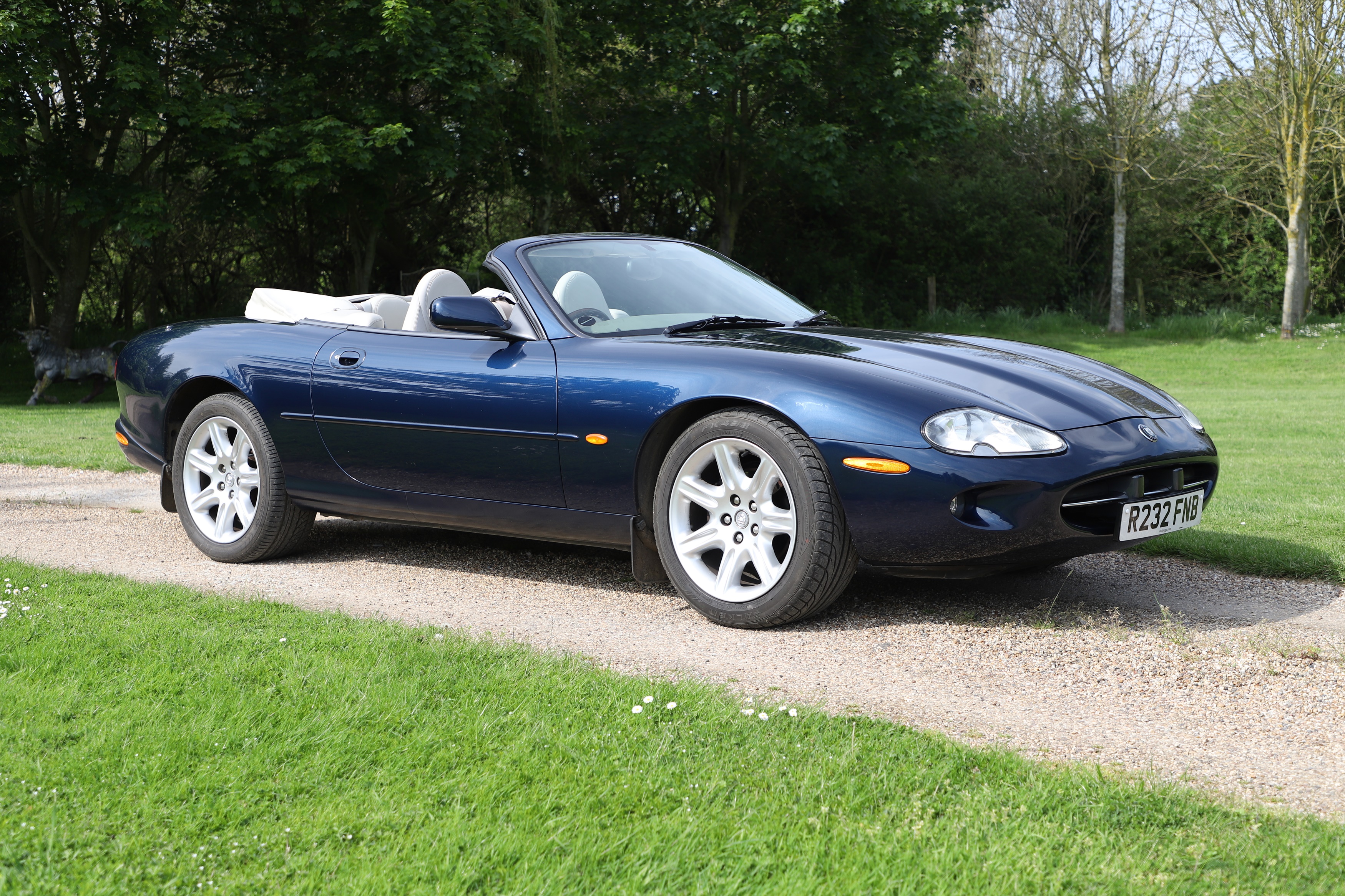Lot 54 - 1998 Jaguar XK8 Roadster