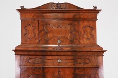 Lot 18 - A Biedermeier mahogany secrétaire à abattant