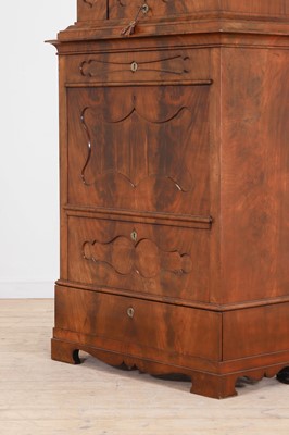 Lot 18 - A Biedermeier mahogany secrétaire à abattant