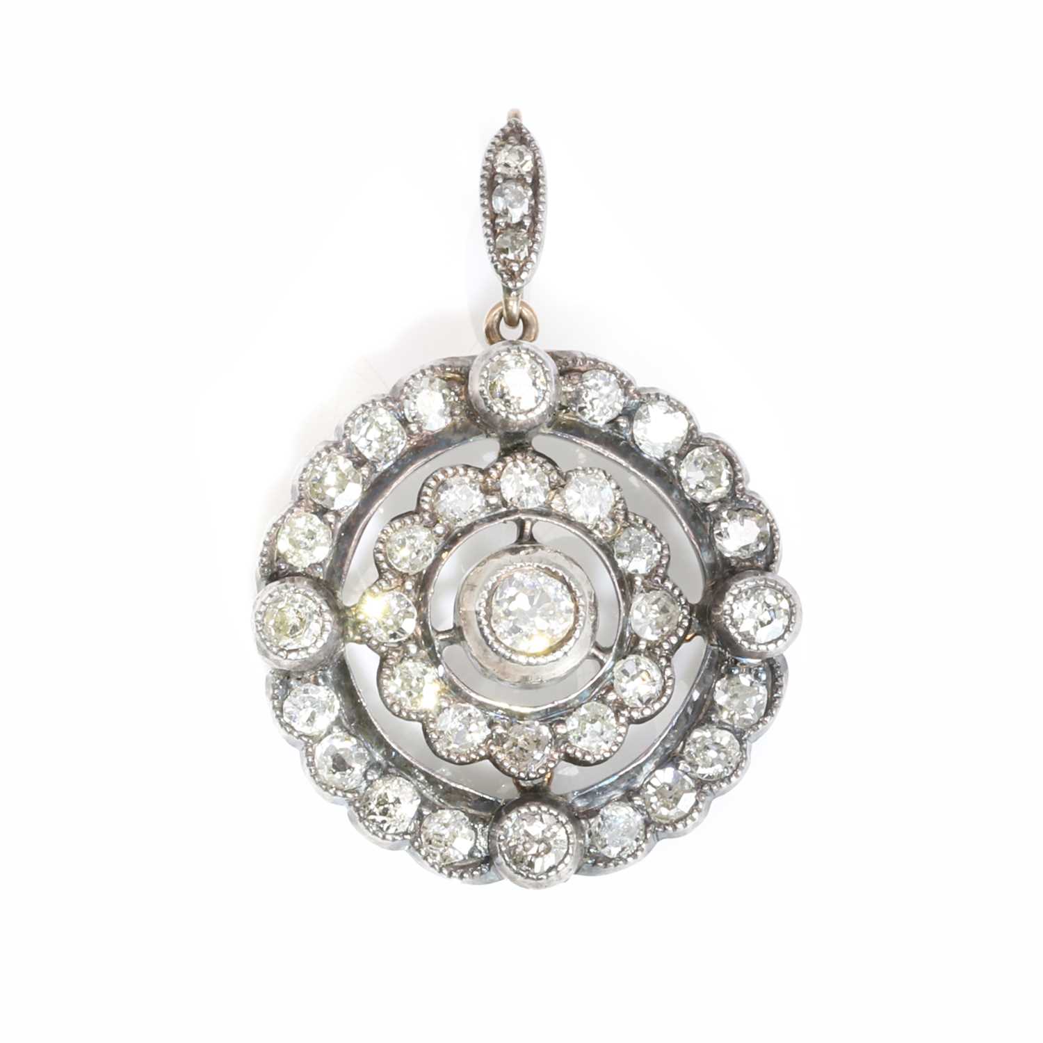 Lot 19 - A Victorian diamond cluster pendant