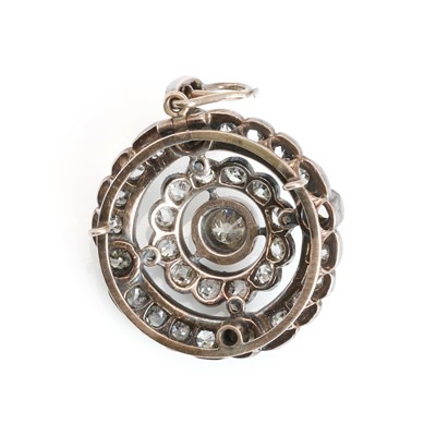 Lot 19 - A Victorian diamond cluster pendant