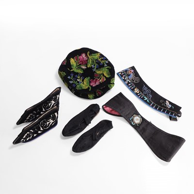 Lot 188 - A collection of Chinese embroideries