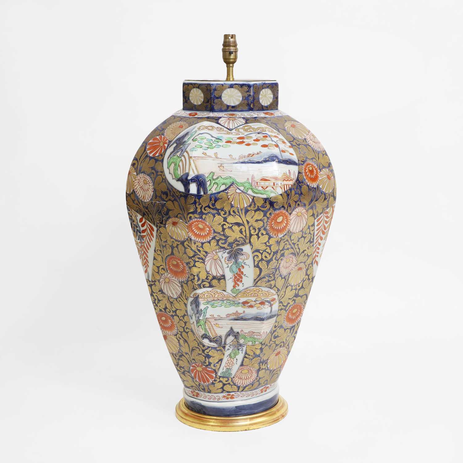 Lot 260 - A large Japanese Imari vase