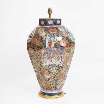 Lot 260 - A large Japanese Imari vase