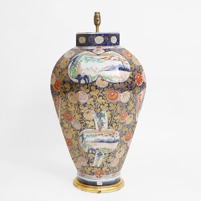 Lot 260 - A large Japanese Imari vase