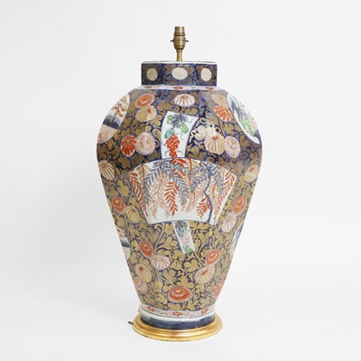 Lot 260 - A large Japanese Imari vase