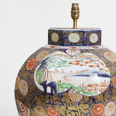 Lot 260 - A large Japanese Imari vase