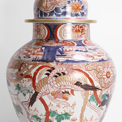 Lot 258 - A large Japanese Imari vase and cover