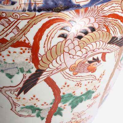 Lot 258 - A large Japanese Imari vase and cover