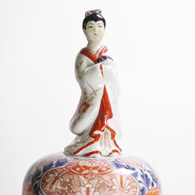 Lot 258 - A large Japanese Imari vase and cover