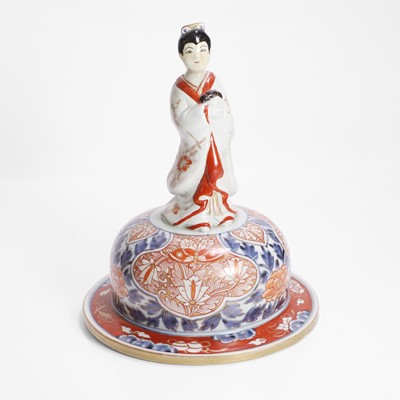 Lot 258 - A large Japanese Imari vase and cover