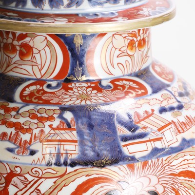 Lot 258 - A large Japanese Imari vase and cover