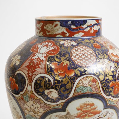 Lot 253 - A large Japanese Imari vase